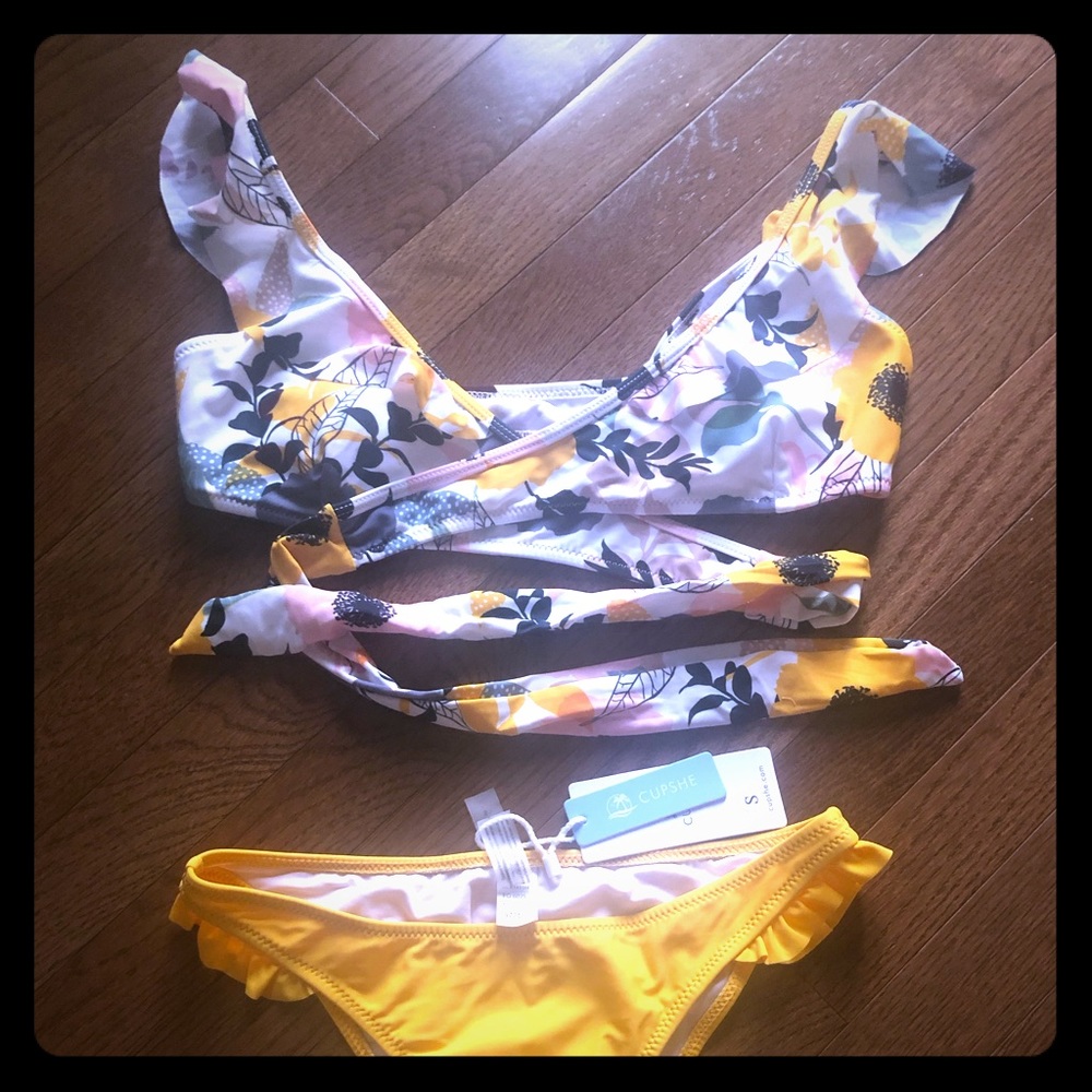 Cupshe Floral Ruffle Wrap Bikini, Size S, NWT